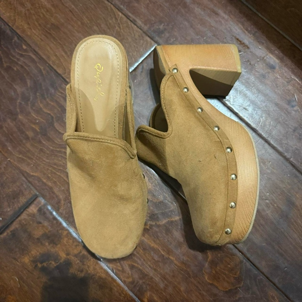 Qupid Tan Women's Mules